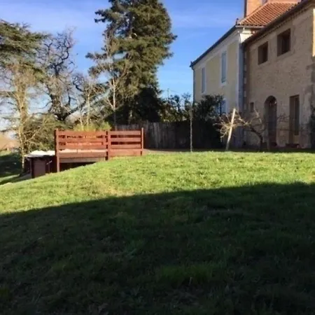Hébergement de vacances Saint-jean-le-comtal, 5 Pieces, 8 Personnes - Fr-1-483-70 *